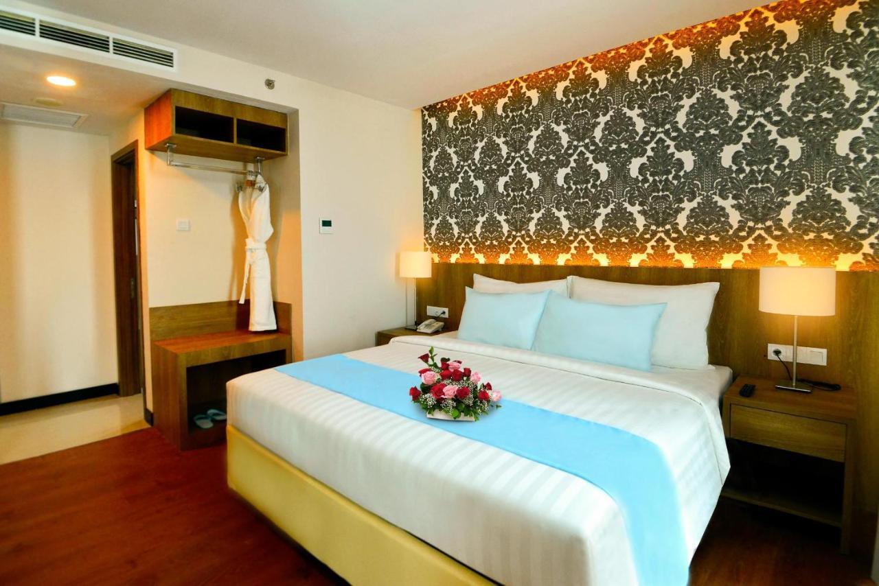 Odua Weston Jambi Hotel Exterior photo