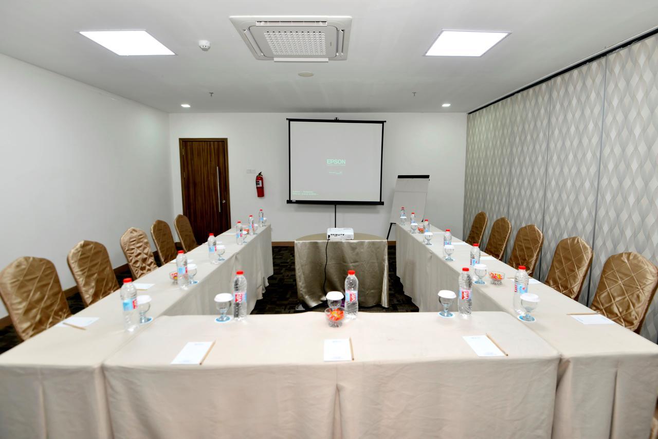 Odua Weston Jambi Hotel Exterior photo