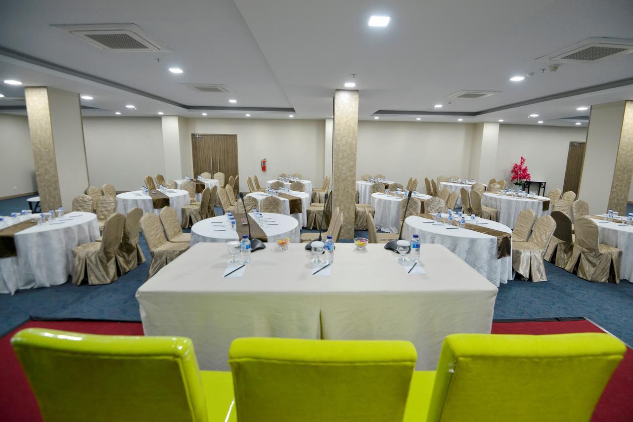 Odua Weston Jambi Hotel Exterior photo