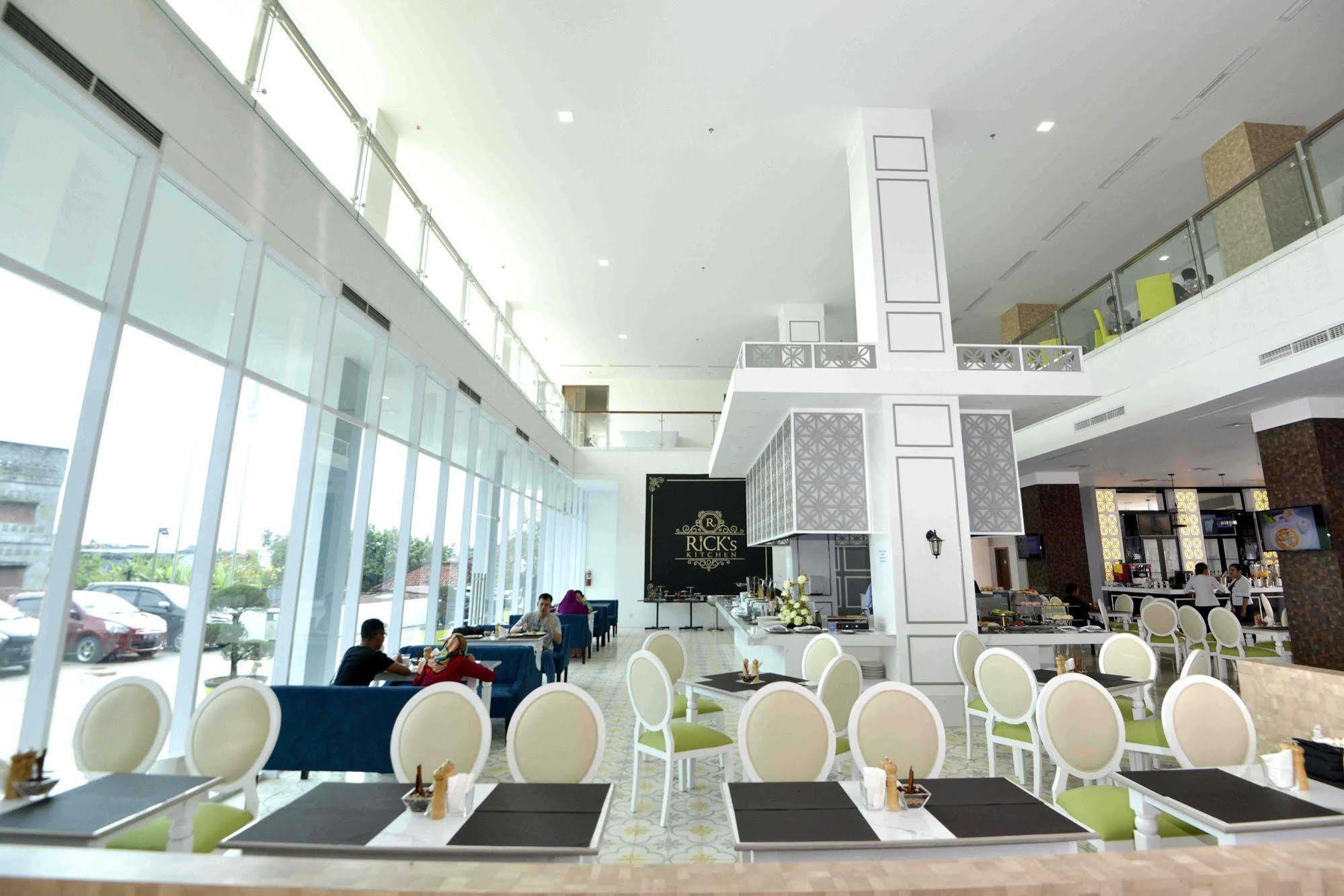 Odua Weston Jambi Hotel Exterior photo